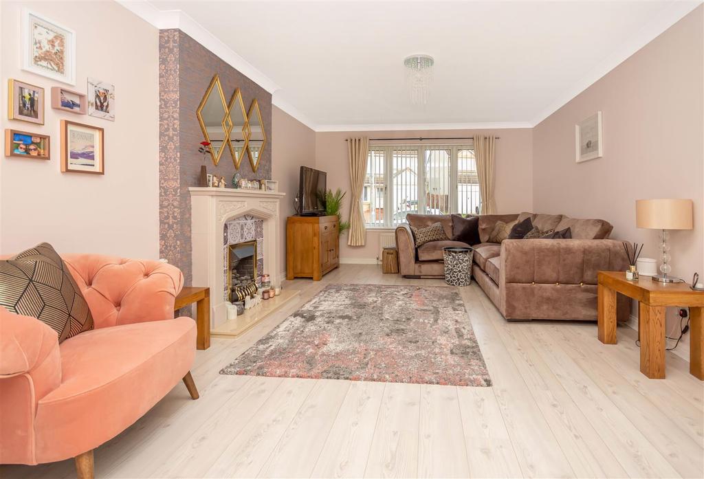 32 Dovecot Wynd, Dunfermline, KY11 8SY 4 bed detached house £370,000