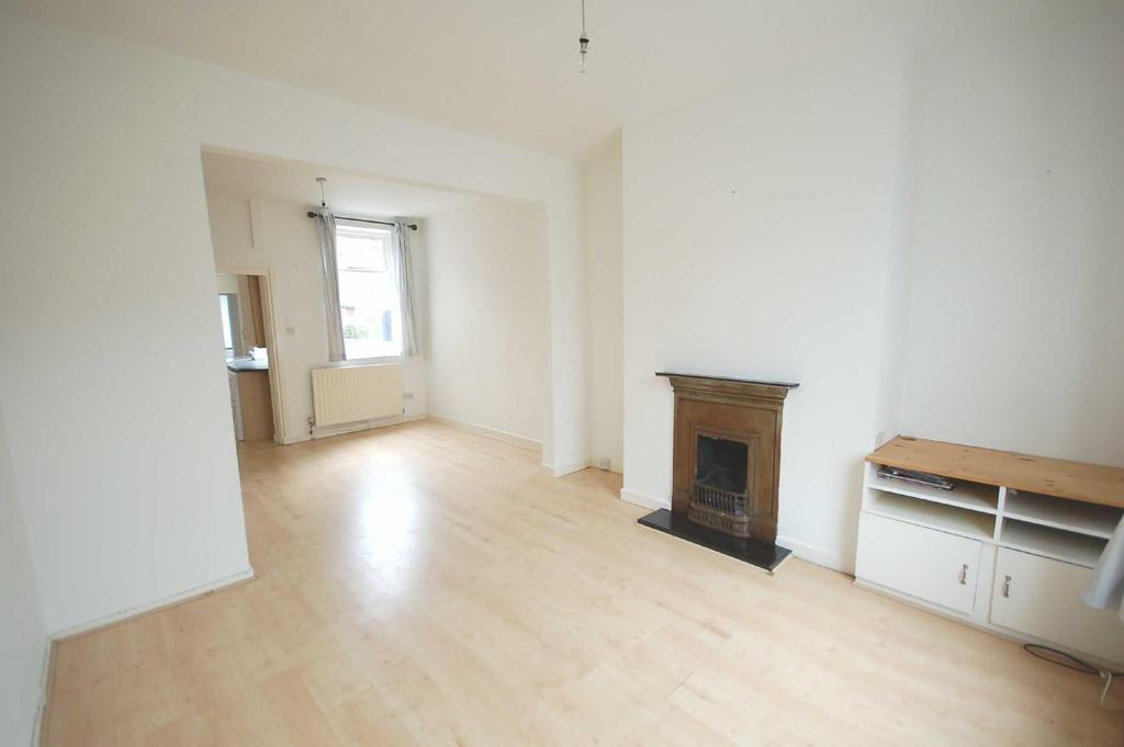 Whitehall Road, Didsbury 2 bed terraced house £950 pcm (£219 pw)