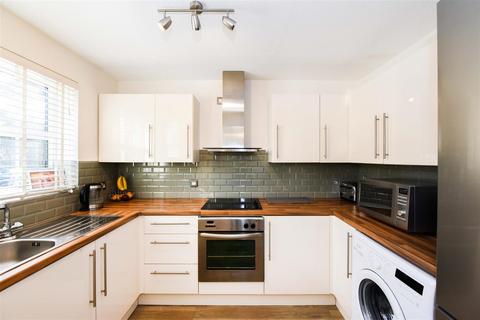 2 bedroom ground floor flat for sale - Lea Court, North Chingford