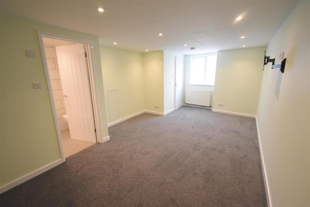 Seymour Road, Staple Hill, Bristol 1 bed end of terrace house £925