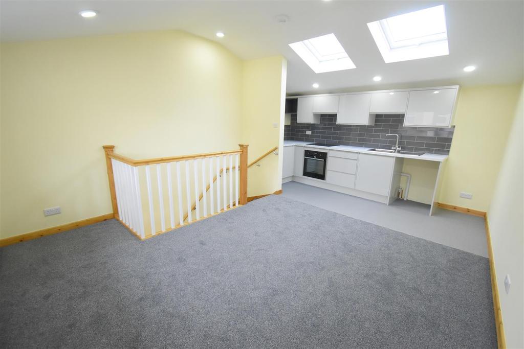 Seymour Road, Staple Hill, Bristol 1 bed terraced house £895 pcm (£