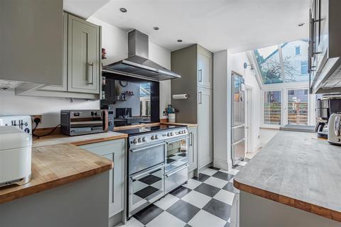 24 Manor Road North, Wallington, SM6 7NT