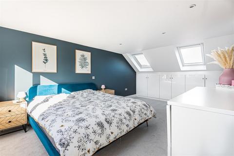 24 Manor Road North, Wallington, SM6 7NT