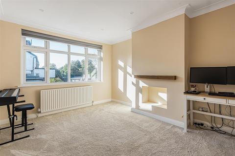 24 Manor Road North, Wallington, SM6 7NT