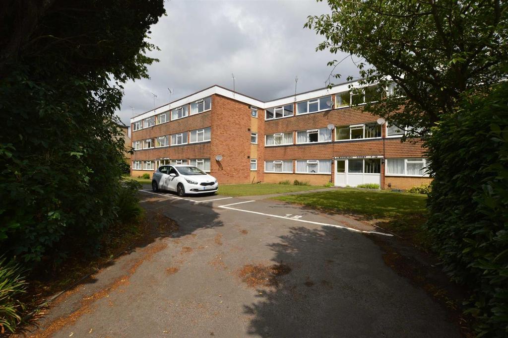 Lindiswara Court, Watford Road Croxley Green 2 bed apartment for sale