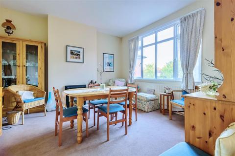 14 Park Hill, Carshalton, SM5 3RU