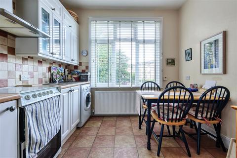 14 Park Hill, Carshalton, SM5 3RU