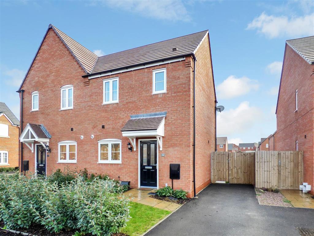 Blenheim Road, StratforduponAvon 2 bed semidetached house £950 pcm