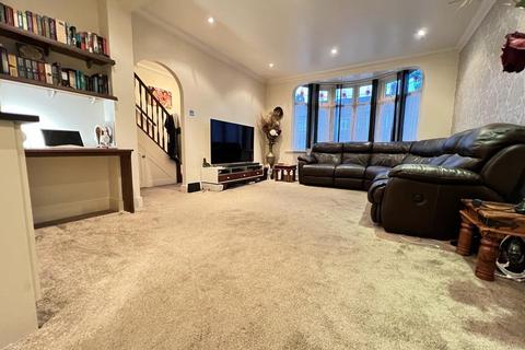 3 bedroom house for sale - Westrow Drive, Barking
