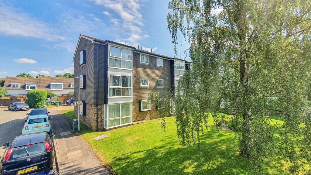 Wyedale, London Colney 2 bed flat £1,050 pcm (£242 pw)