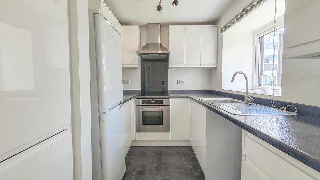 Wyedale, London Colney 2 bed flat £1,050 pcm (£242 pw)