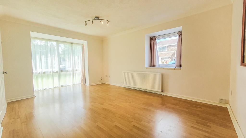 Wyedale, London Colney 2 bed flat £1,050 pcm (£242 pw)