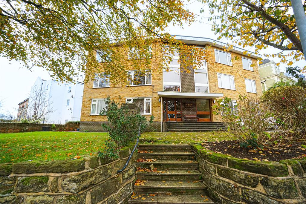 Dane Road, St Leonardsonsea 2 bed flat £230,000