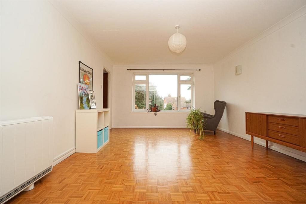 Dane Road, St Leonardsonsea 2 bed flat £230,000