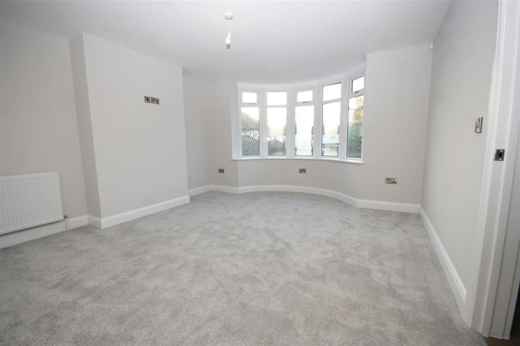 Knowle Top Drive, Halifax 5 bed semidetached house £1,500 pcm (£346 pw)