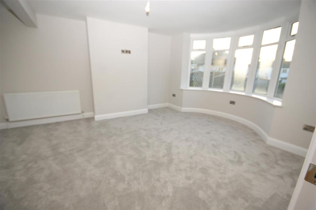 Knowle Top Drive, Halifax 5 bed semidetached house £1,500 pcm (£346 pw)