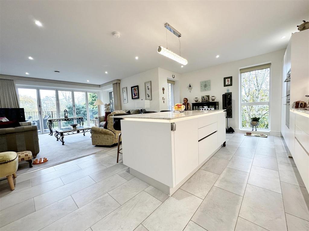 Open plan living/dining kitchen