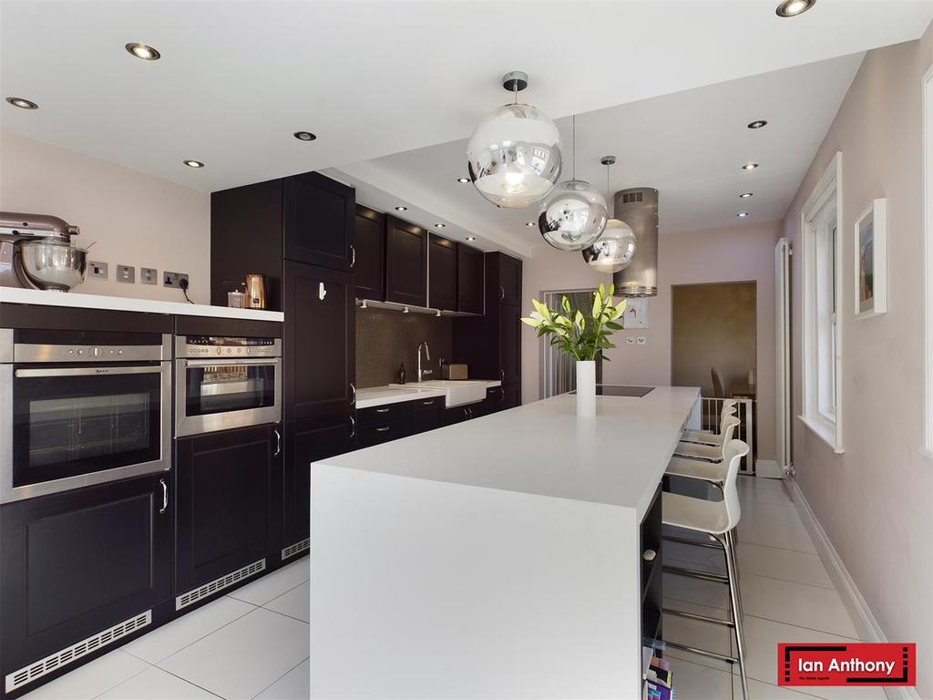 Kitchen / breakfast room