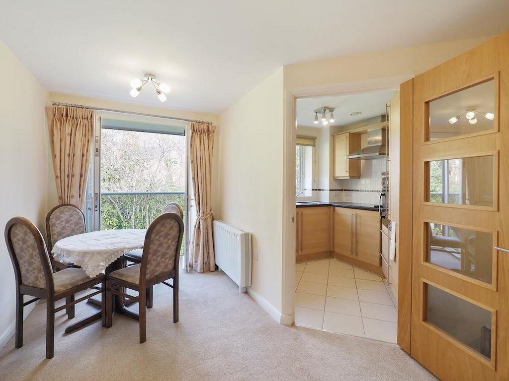 Dining area to Kitchen.JPG