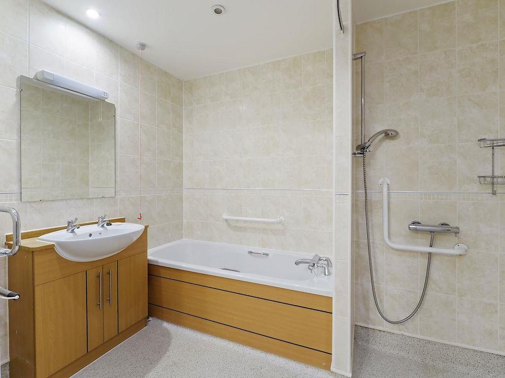 Bathroom.JPG