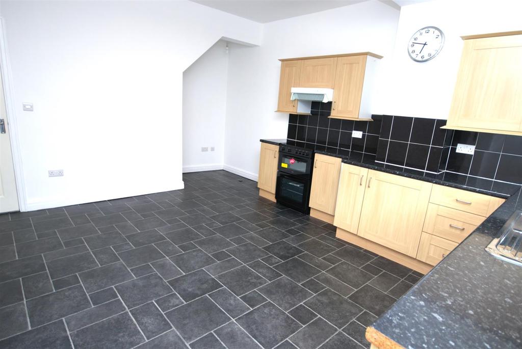 Oxford Street, Leigh 2 bed terraced house £650 pcm (£150 pw)