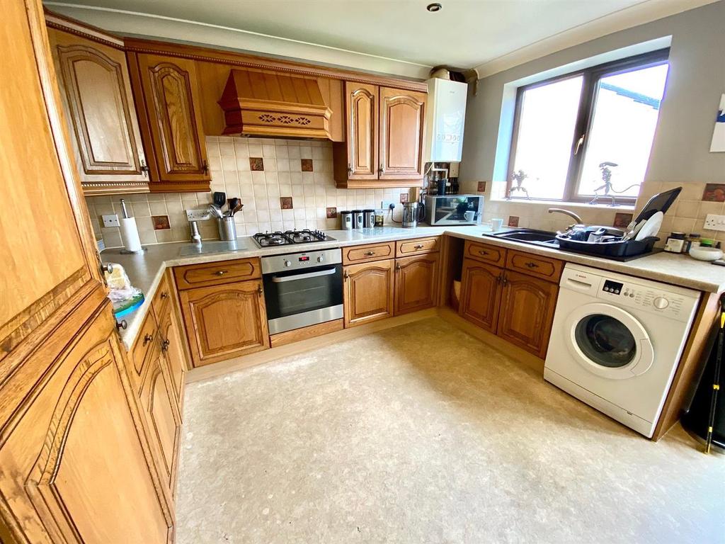 Wate royd lane 35b kitchen.jpg