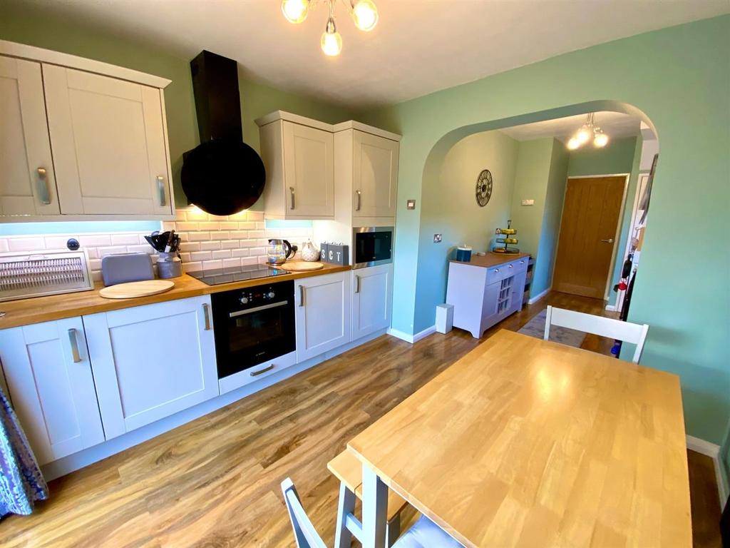 Kitchen2.jpg