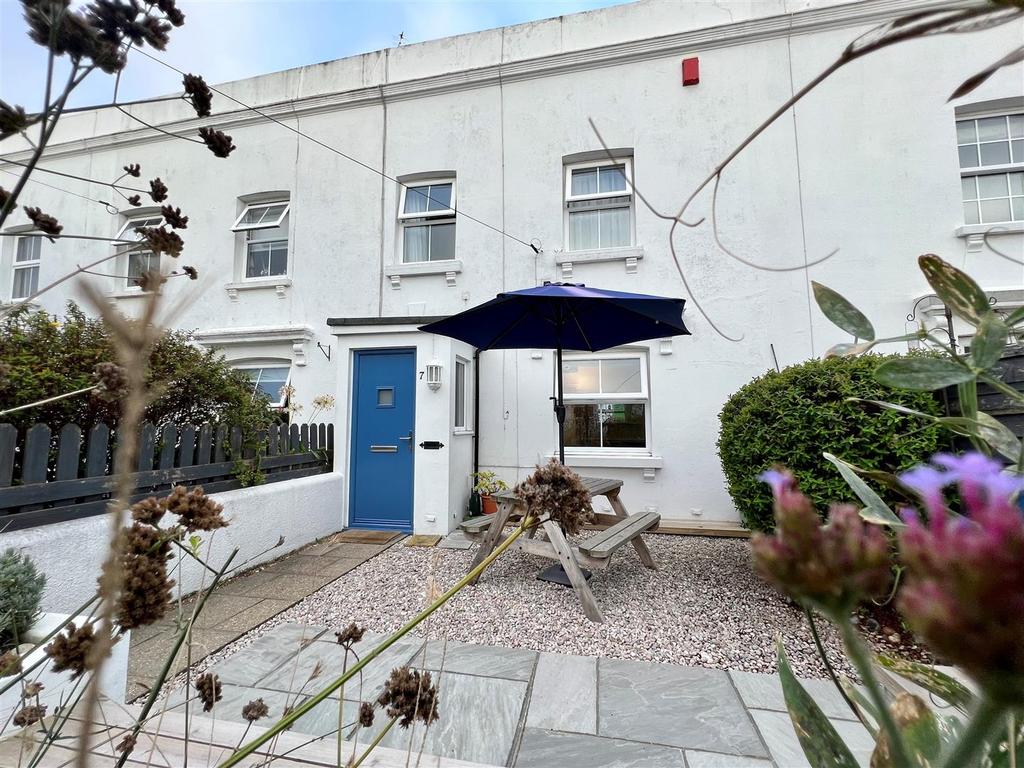 warrior-square-eastbourne-2-bed-terraced-house-299-950
