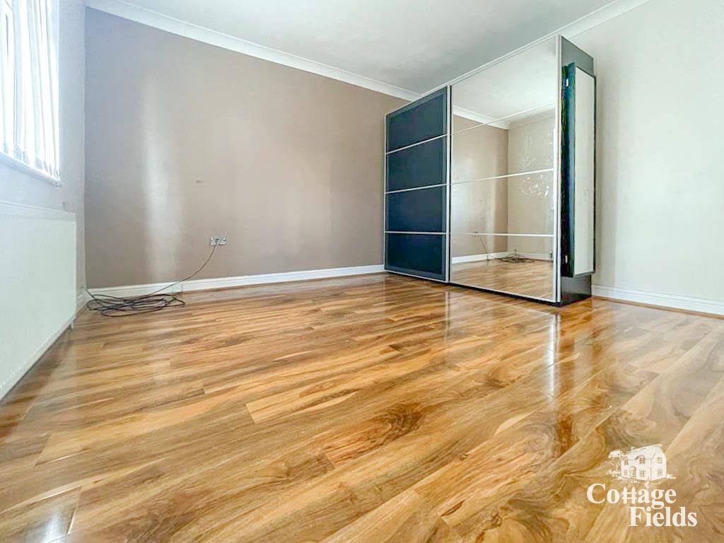 Swan Way, Enfield 4 bed end of terrace house £2,000 pcm (£462 pw)