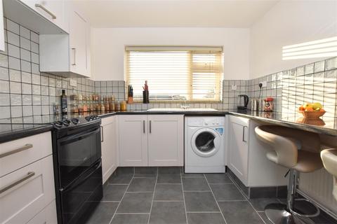18 Bramble Close, Eastbourne, BN23 8DD
