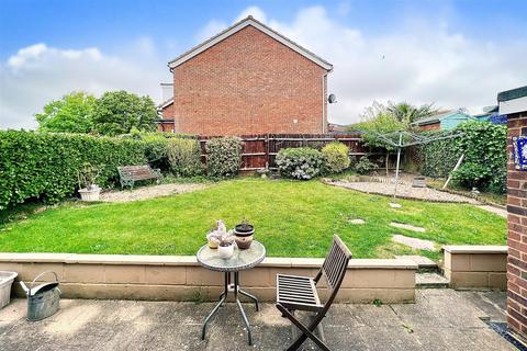 18 Bramble Close, Eastbourne, BN23 8DD
