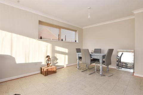 18 Bramble Close, Eastbourne, BN23 8DD