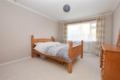 18 Bramble Close, Eastbourne, BN23 8DD