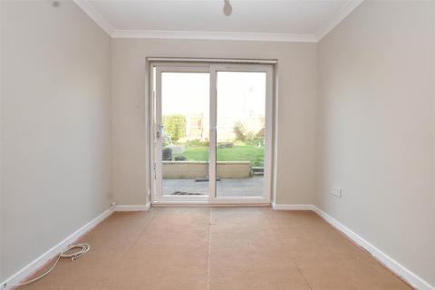 18 Bramble Close, Eastbourne, BN23 8DD