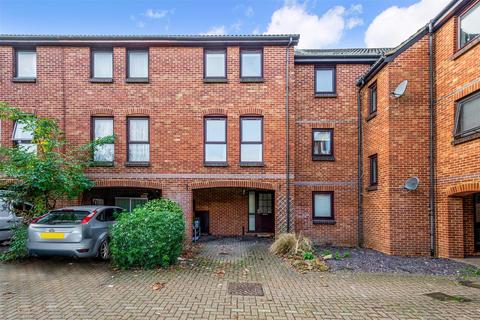 80 Farriers Road, Epsom, KT17 1LR