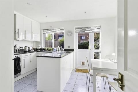 80 Farriers Road, Epsom, KT17 1LR