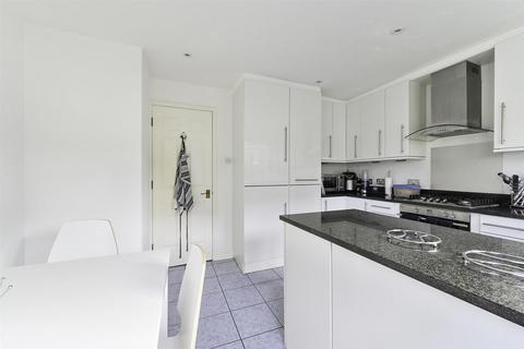 80 Farriers Road, Epsom, KT17 1LR
