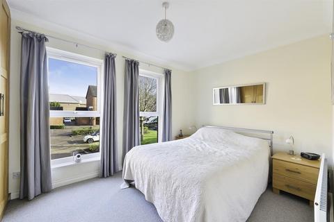 80 Farriers Road, Epsom, KT17 1LR