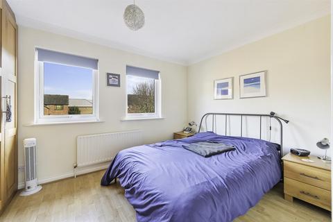 80 Farriers Road, Epsom, KT17 1LR