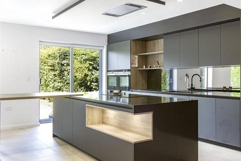 4 bedroom detached house to rent, Great North Road, Brookmans Park, Hertfordshire, AL9