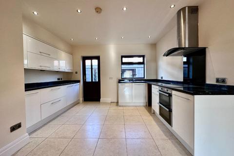 7 Doris Avenue, Bolton, BL2 6DB