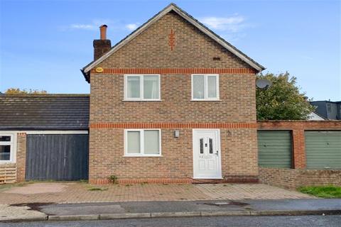 3 bedroom semi-detached house to rent, Hardy Close, Horsham, RH12