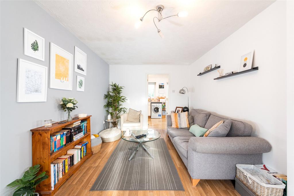 Symonds Road, Hitchin, Hertfordshire, SG5 2 bed semidetached house £