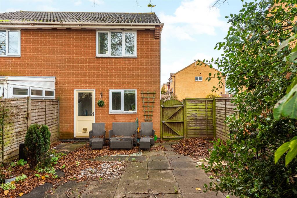 Symonds Road, Hitchin, Hertfordshire, SG5 2 bed semidetached house £