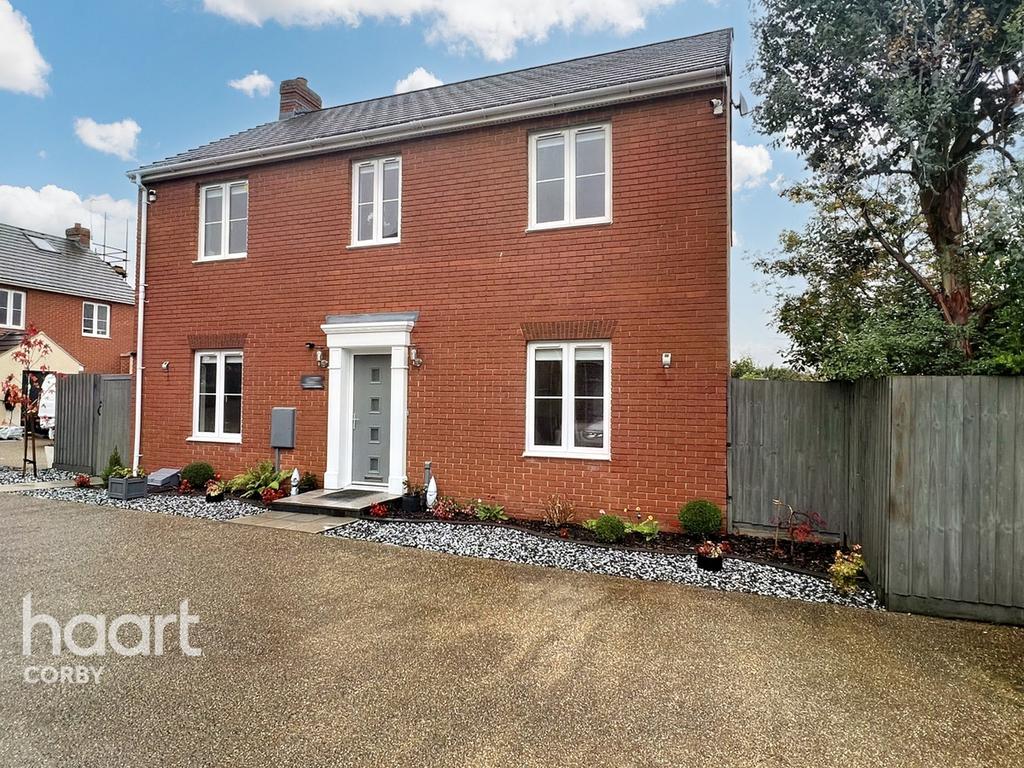 Rowan Close, Desborough 4 bed detached house £380,000
