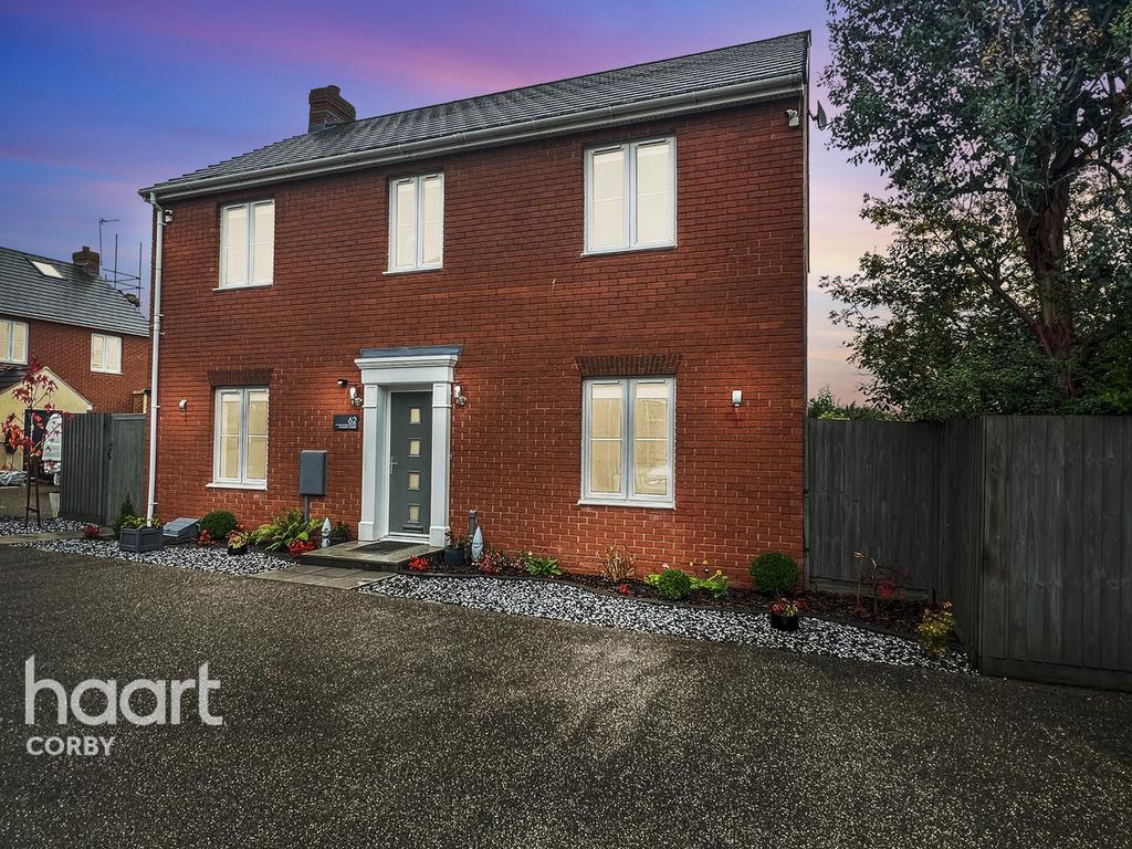 Rowan Close, Desborough 4 bed detached house £380,000