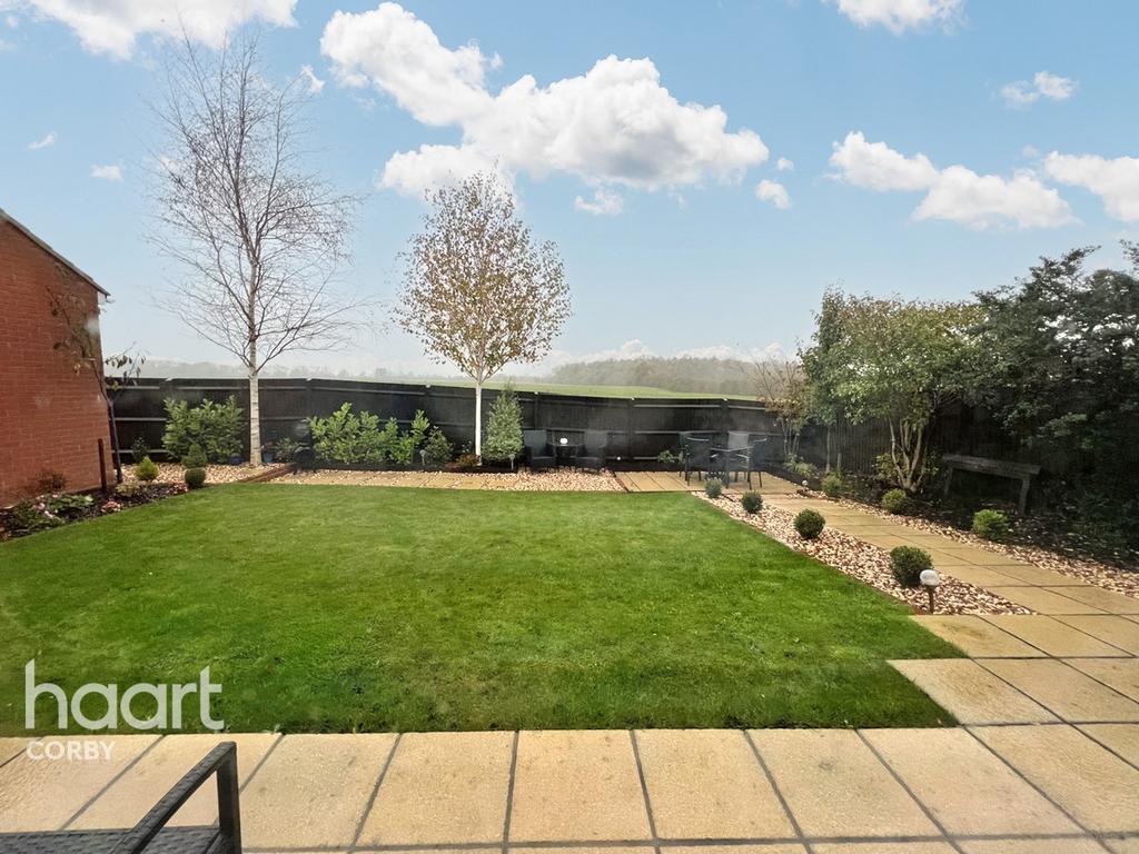 Rowan Close, Desborough 4 bed detached house £380,000