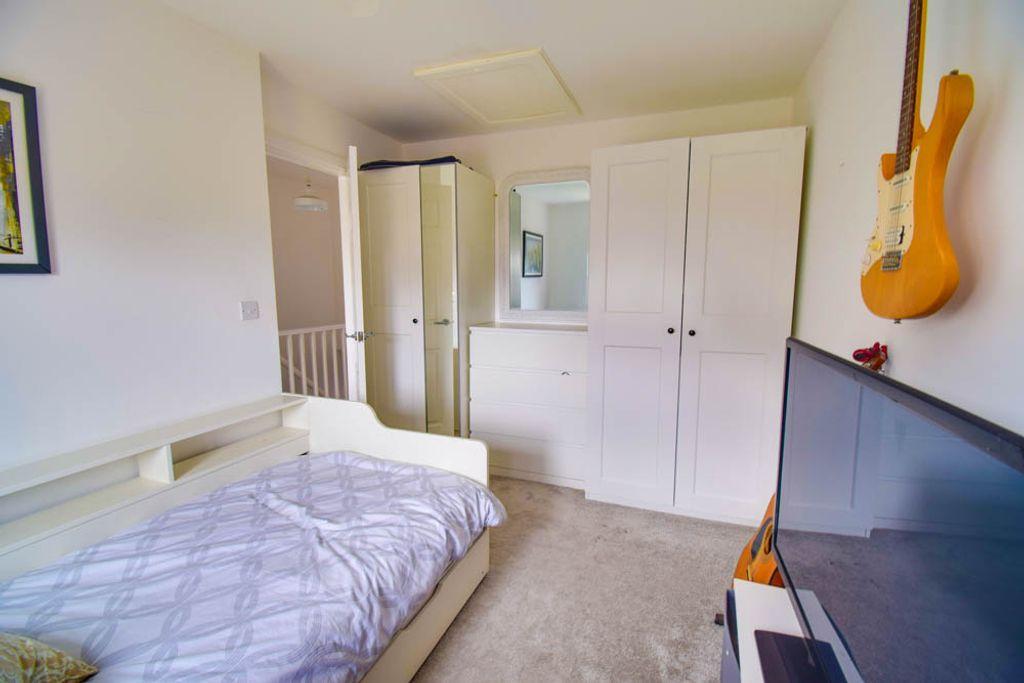 Bedroom 2 (Double)