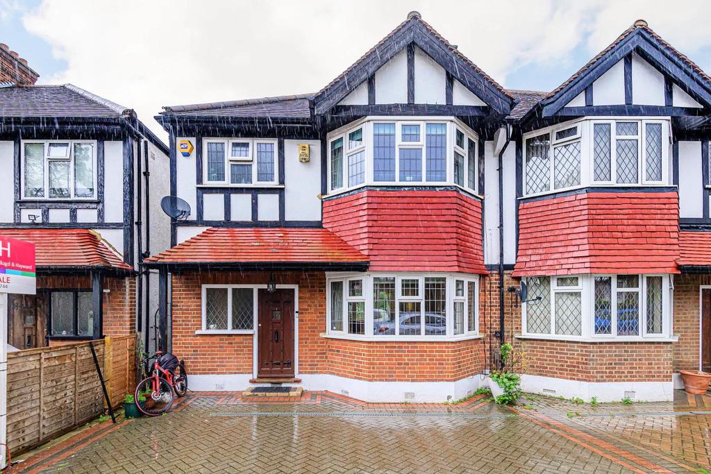 Gracefield Gardens, Streatham 3 bed semidetached house £775,000