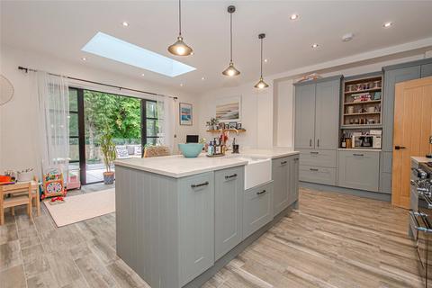 14 Cherry Tree Road, London, N2 9QL